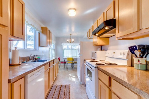 Auntie's House image 10